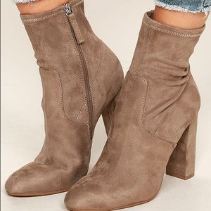 ❌ SOLD ❌ Steve Madden Tan Booties BRAND NEW